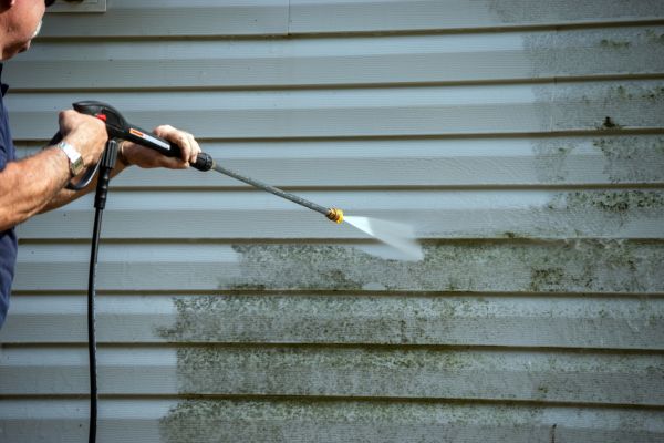 Vinyl Siding Power Washing in South Bend