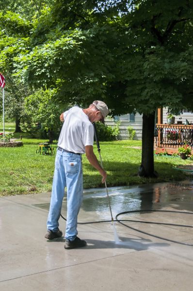 Driveway Concrete Cleaning in South Bend